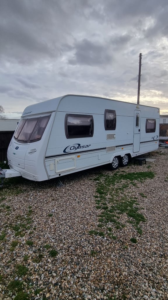 Lunar quasar 6 berth caravan 2005
