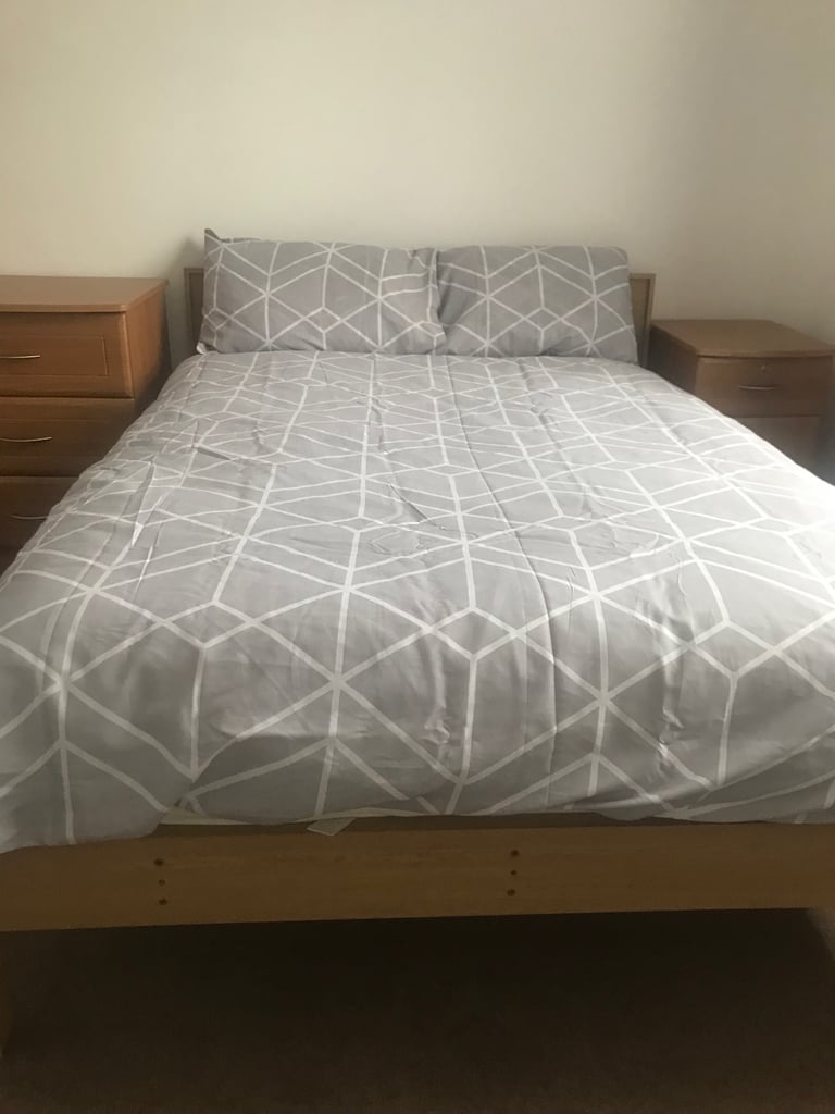 Room in a Shared House, LE9