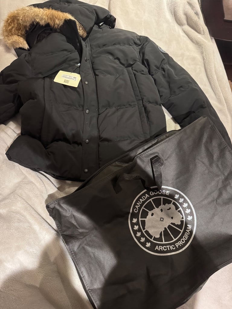 image for canada goose black badge with fur