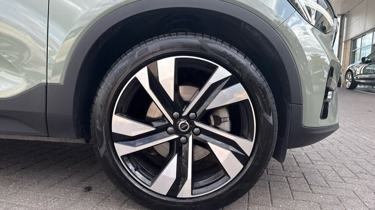 2025 Volvo XC40 Plus, B4 Mild hybrid, Petrol, Dark Estate Petrol Automatic