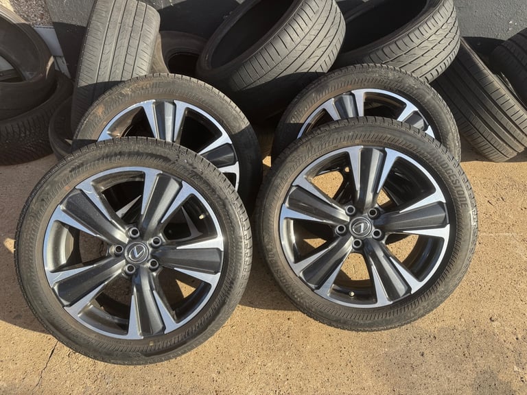Lexus Alloy wheels with tyres