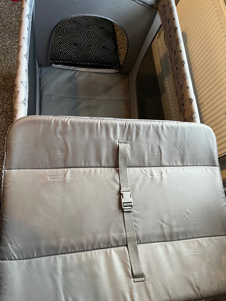 Travel Cot / Play