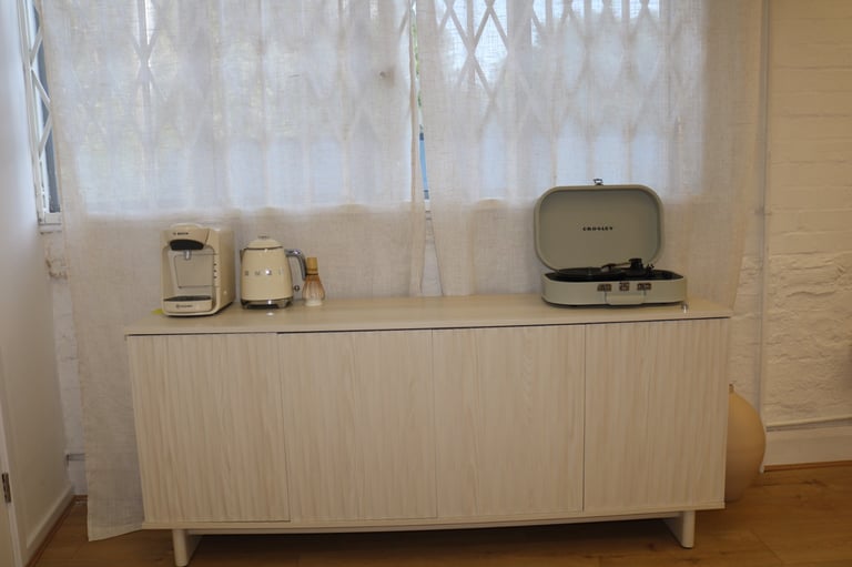 Salon Chair for Rent – Private Studio – Finsbury Park (Free Parking!)