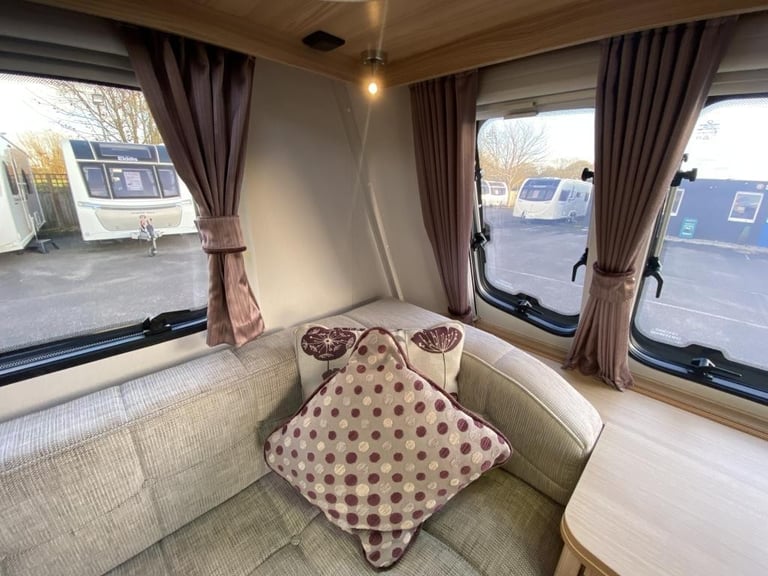 2015 COACHMAN VISION 450/2 DESIGN EDITION LUXURY CARAVAN