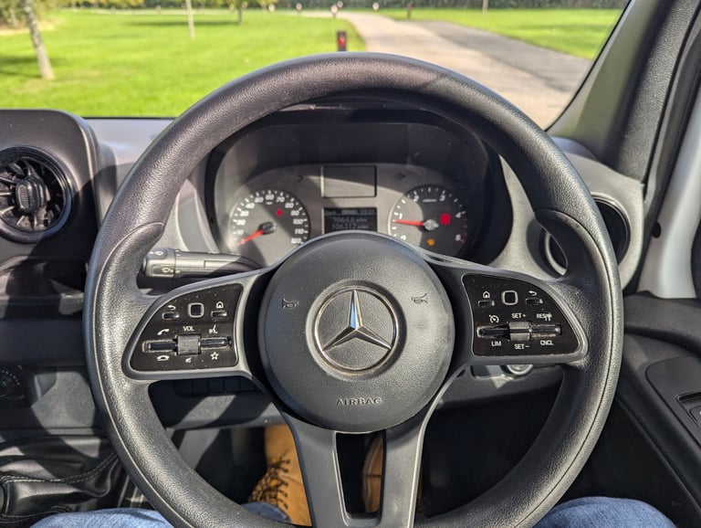 MERCEDES-BENZ SPRINTER 3.5t Progressive Luton Tail Lift