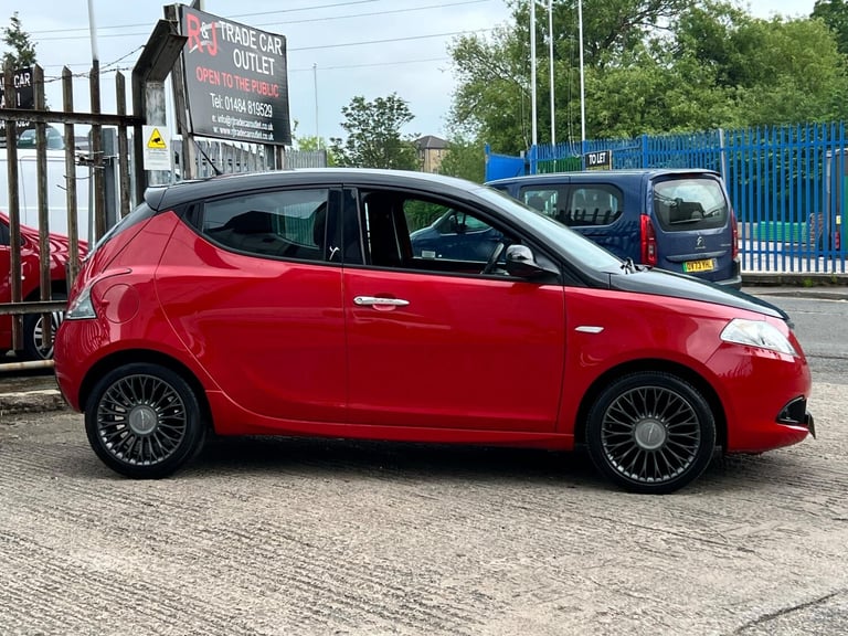 2012 Chrysler Ypsilon 1.2 Black and Red 5dr HATCHBACK PETROL Manual
