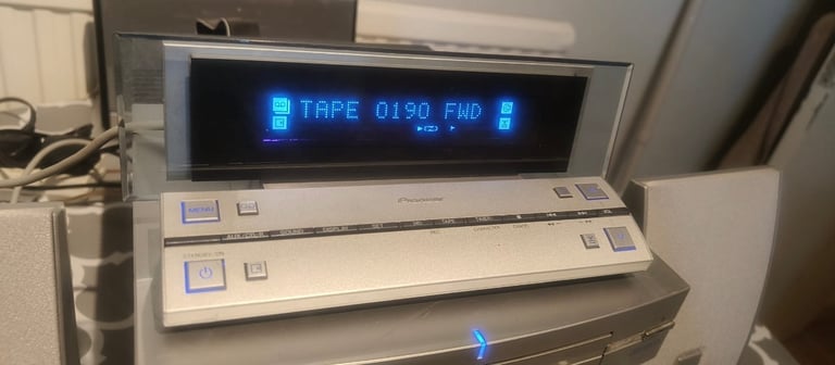 Pioneer L-77 stereo system 