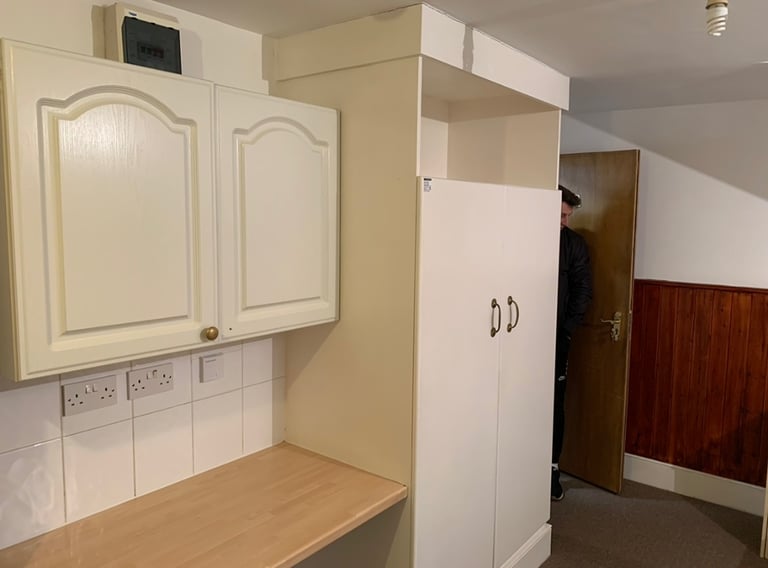  Swiss Cottage - NW3 Studio Long Term Let £1400 pcm 