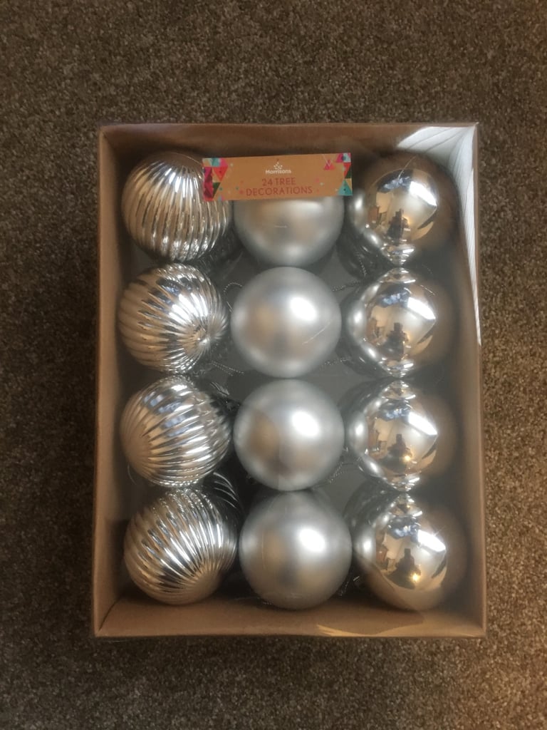 Set of ( 24 ) Silver Christmas Baubles 