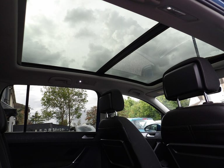 2018 Volkswagen Touran 2.0 TDI SE Family 5dr DSG MPV DIESEL Automatic