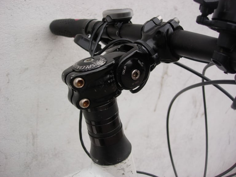 Electric Bike/ Hybrid/ Commuter Bike by Specialized, White, Medium, JUST SERVICED/ CHEAP PRICE!!!