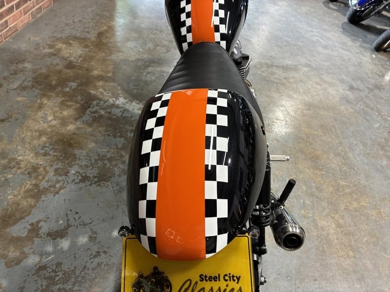 Triumph Thruxton in Davida colours by 8 ball paintworks for sale Chesterfield