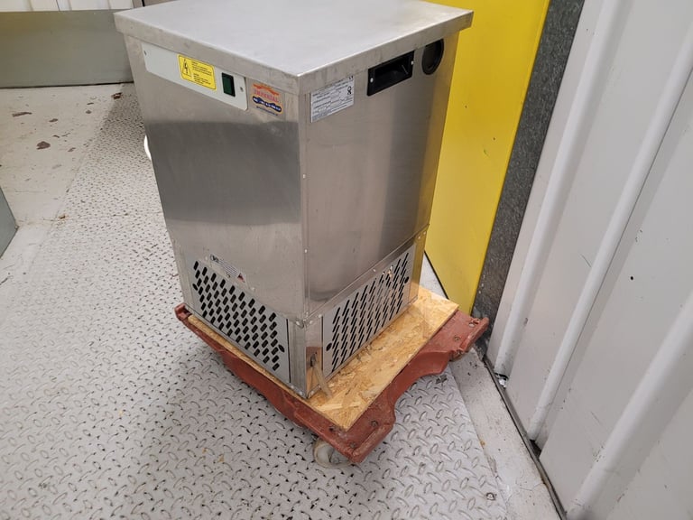 image for Commercial Catering  beer cooler  2 or 3  line  home  hotel  restaurant bar cafe 