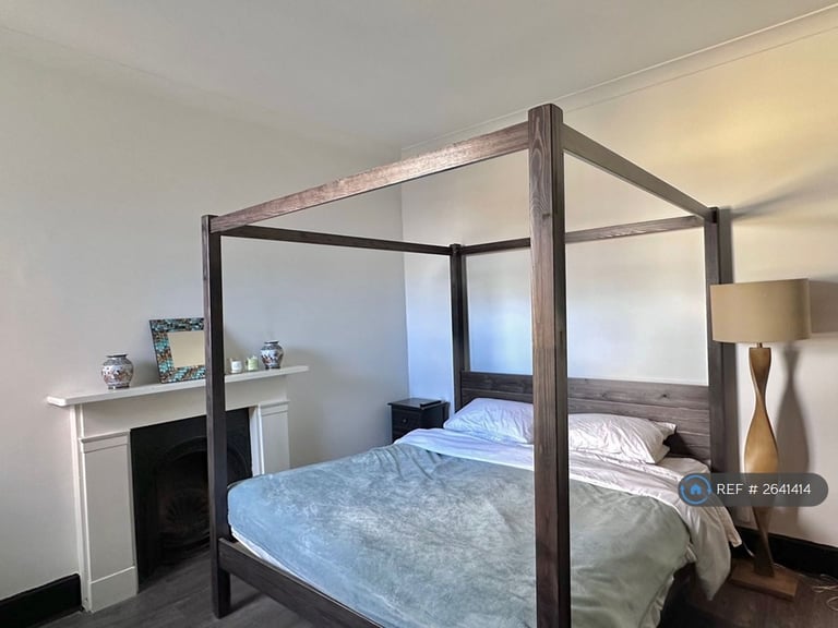 2 bedroom flat in Charlwood Mansion, London, SW12 (2 bed) (#2641414)