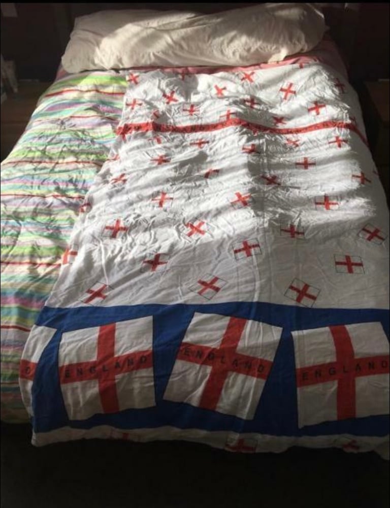 2 x Single duvets with covers