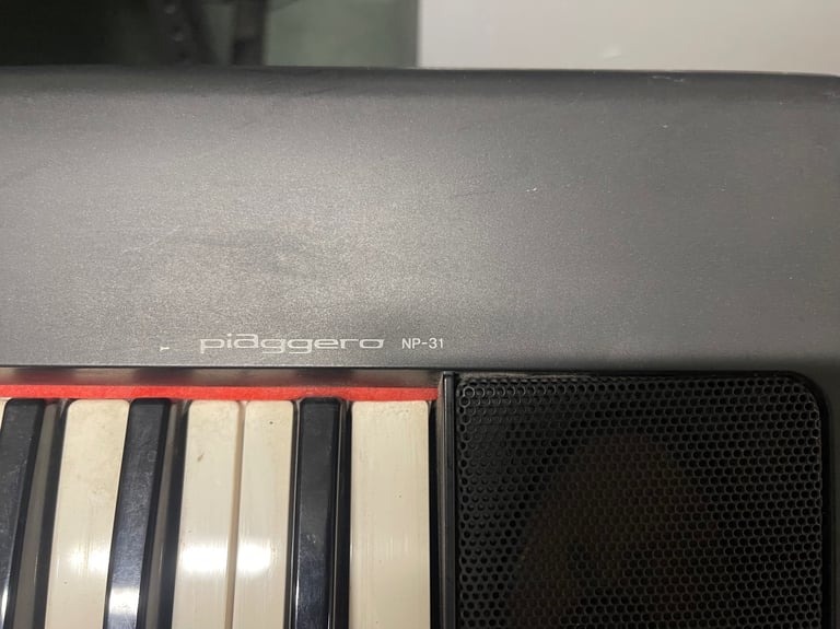 Yamaha Piaggero Np-13 Electric Electronic Digital Music Keyboard Black 61 Key