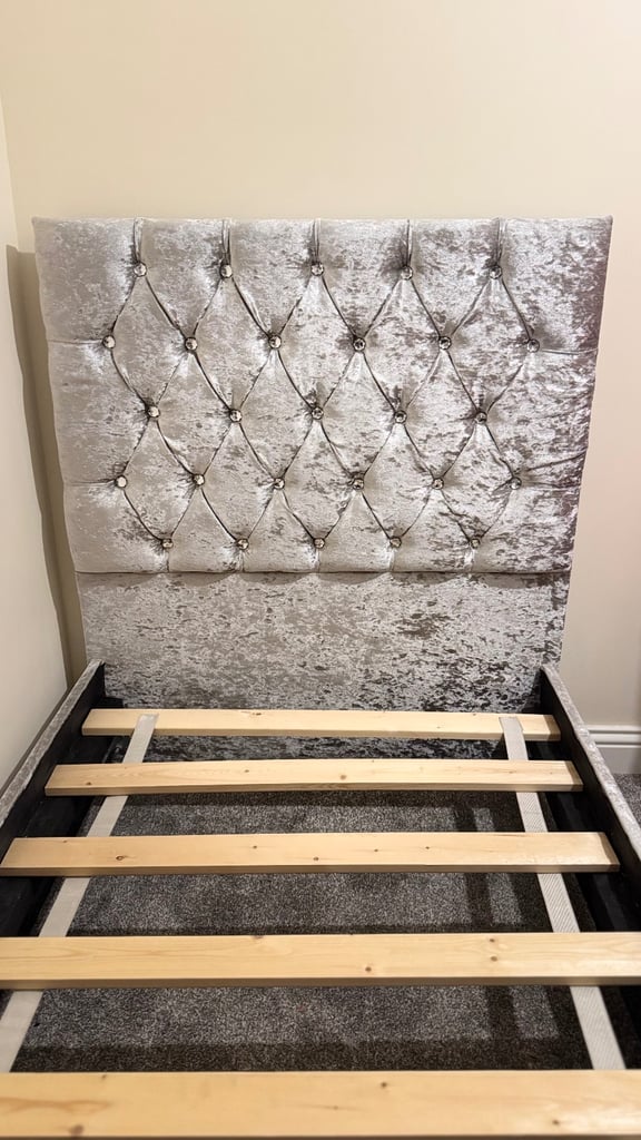 image for Single Bed Crush Velvet Diamond + Mattresse