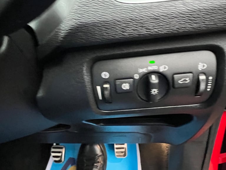 2015 Volvo V40 2.0 D4 R-Design Nav Hatchback 5dr Diesel Manual Euro 6 (s/s) (190 ps) HATCHBACK Di...
