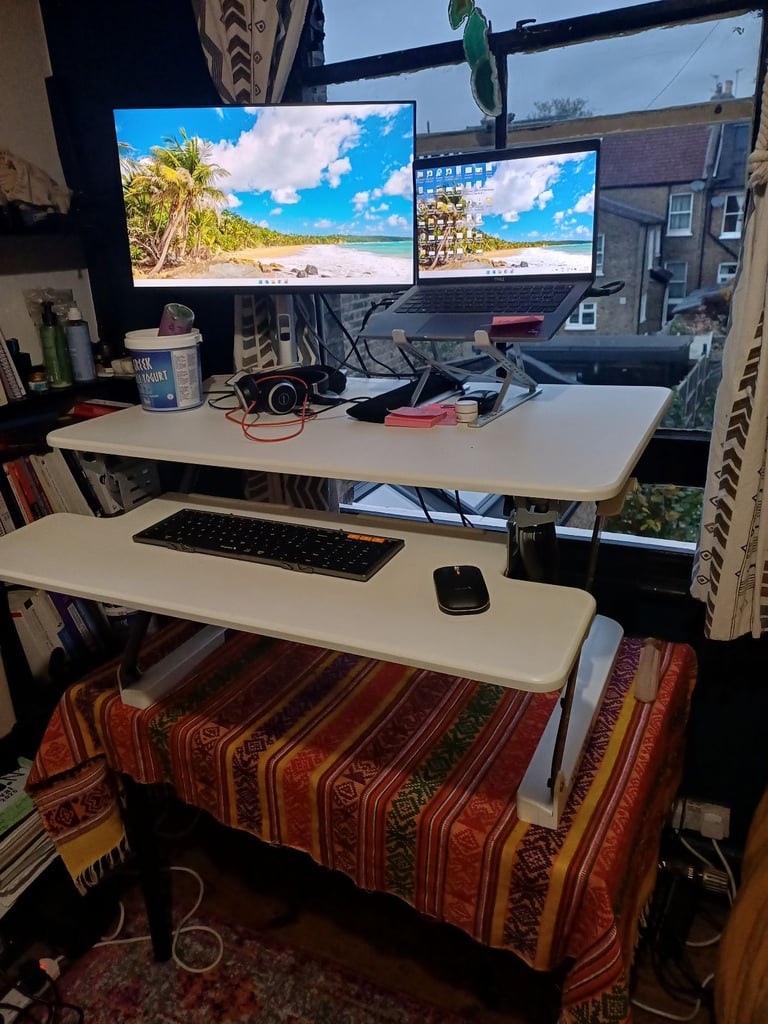 Yo-Yo adjustable standing desk