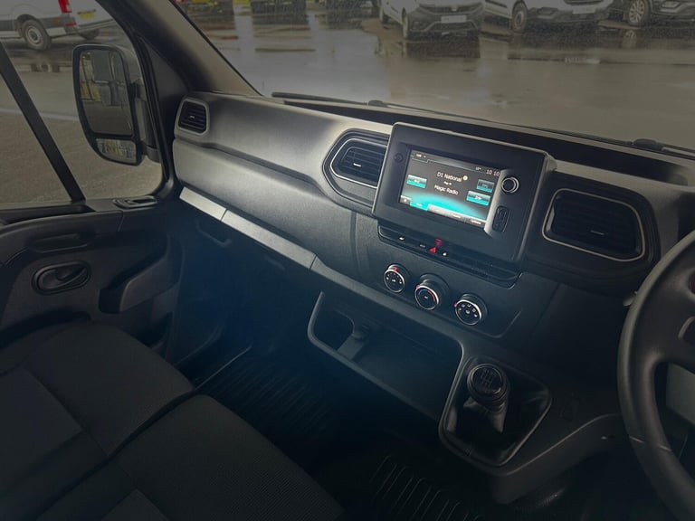 2022 Renault Master 2.3 dCi 35 Business+ FWD LWB Medium Roof Euro 6 4dr PANEL VAN Diesel Manual