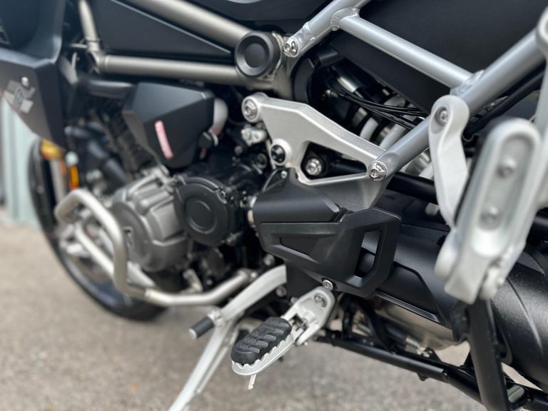 Triumph Tiger 1200 Rally Pro 2022/72 in White Motorcycle 
