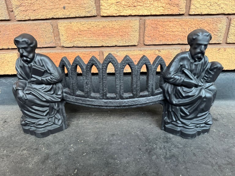 Vintag iron statue shape  fireplace gate.perfect condition. 