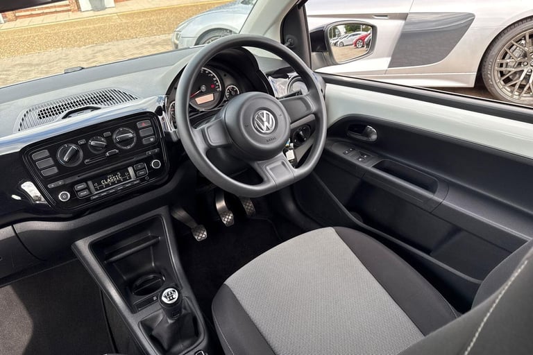 2016 Volkswagen up! 1.0 Look up! Hatchback 3dr Petrol Manual Euro 6 (60 ps) HATCHBACK Petrol Manual