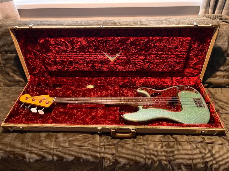 Fender Custom Shop 64 Precision.