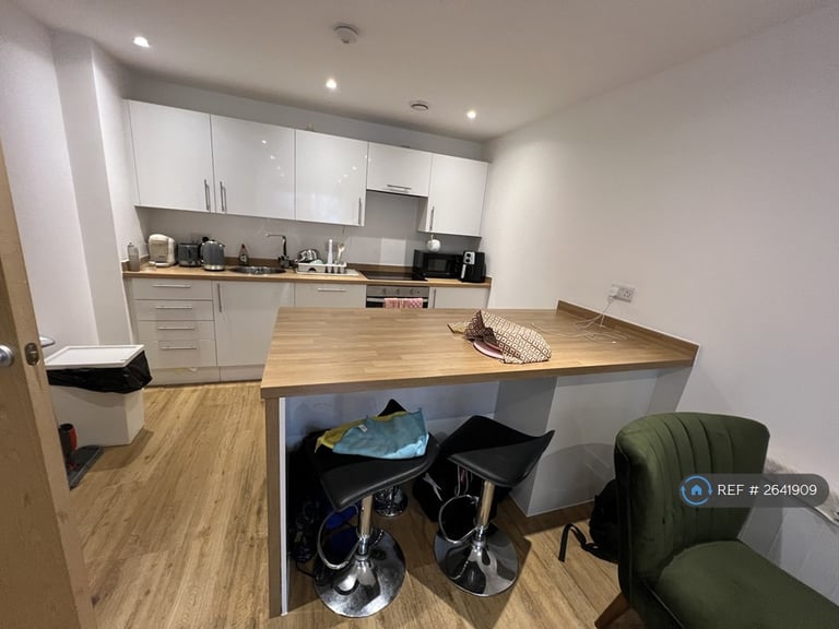 1 bedroom flat in Advent Way, Manchester, M4 (1 bed) (#2641909)