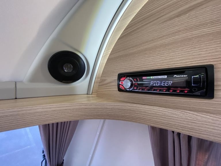 2015 COACHMAN VISION 450/2 DESIGN EDITION LUXURY CARAVAN