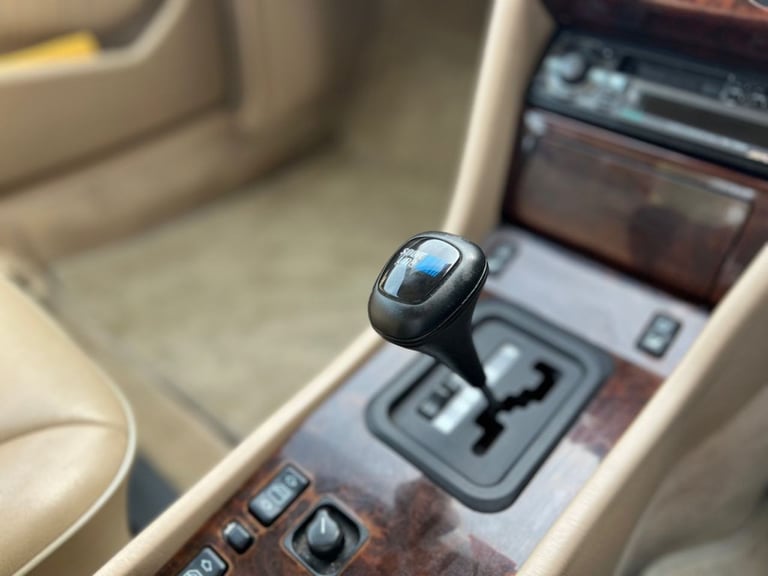 1997 P MERCEDES-BENZ E-CLASS 2.2 E220 2D AUTO 150 BHP