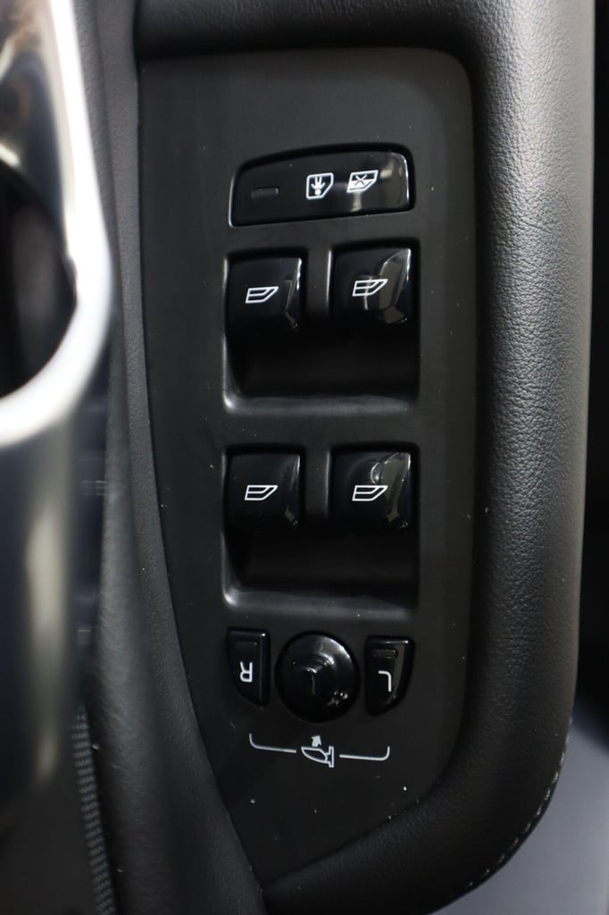 2022 Volvo XC90 2.0h T8 Recharge 18.8kWh Plus Auto 4WD Euro 6 (s/s) 5dr ESTATE PETROL/ELECTRIC Au...