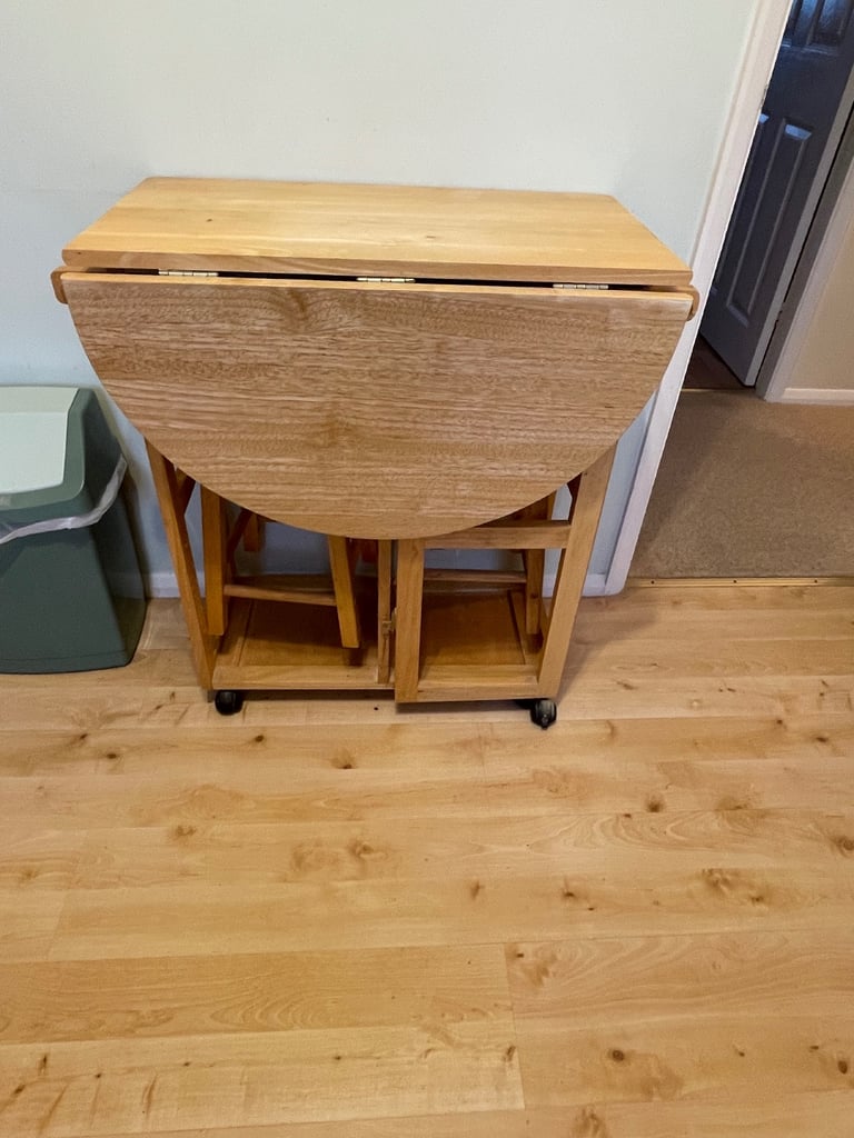 Foldable kitchen table