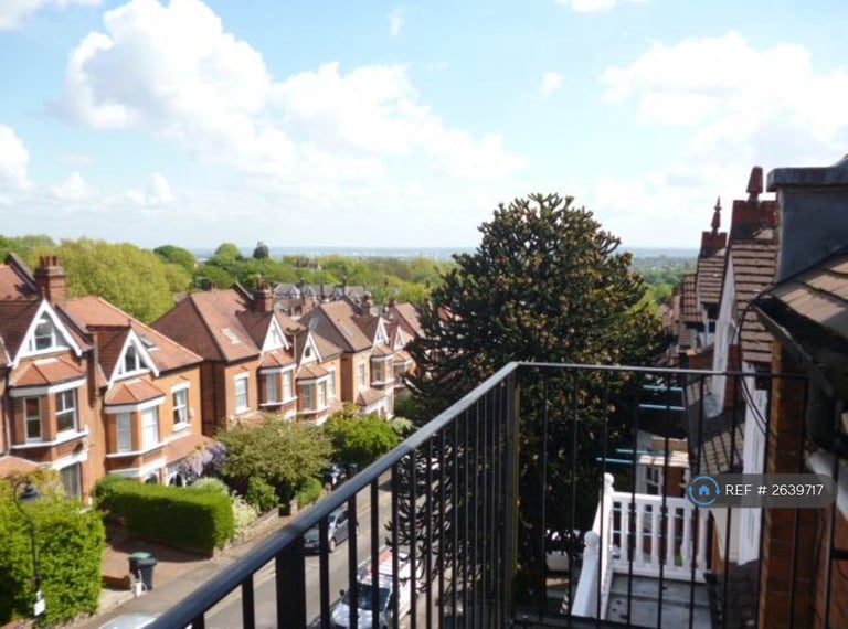 Studio flat in Southwood Avenue, London, N6 (#2639717)