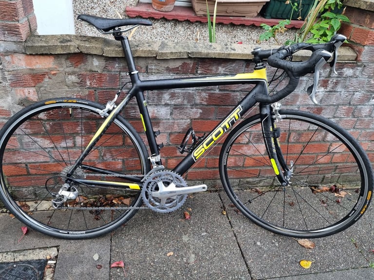 Scott speedster s10 road bike. Full ultegra groupset,  30 gears. R550 shimano wheels. Frame cracked.