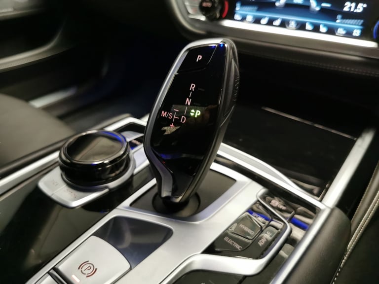 2022 BMW 7 Series 3.0 745Le 12kWh M Sport Saloon 4dr Petrol Plug-in Hybrid Auto xDrive Euro 6 Sal...