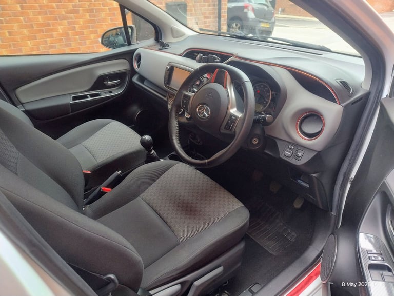 Toyota, YARIS, Hatchback, 2015, Manual, 1329 (cc), 5 doors