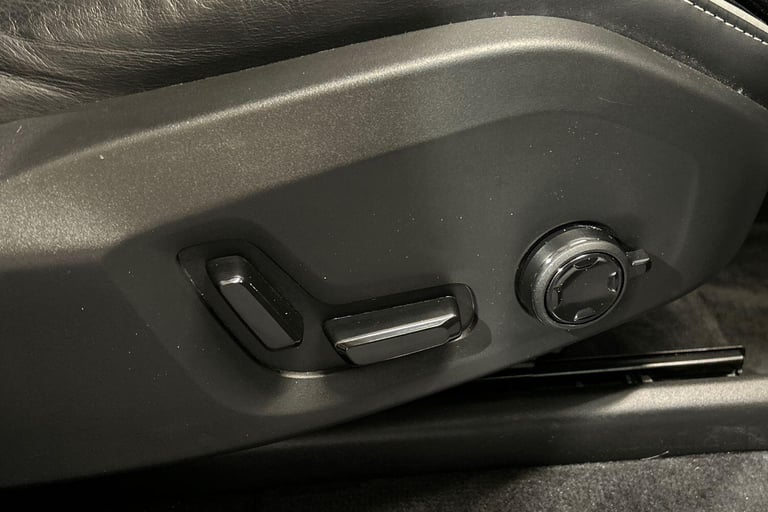 2021 Volvo XC90 Recharge R-Design, T8 AWD plug-in hybrid, 7 Seats ESTATE Petrol/Electric Hybrid A...