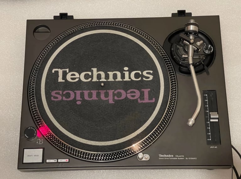 Technics SL 1210 MK2 Direct Drive Turntable 