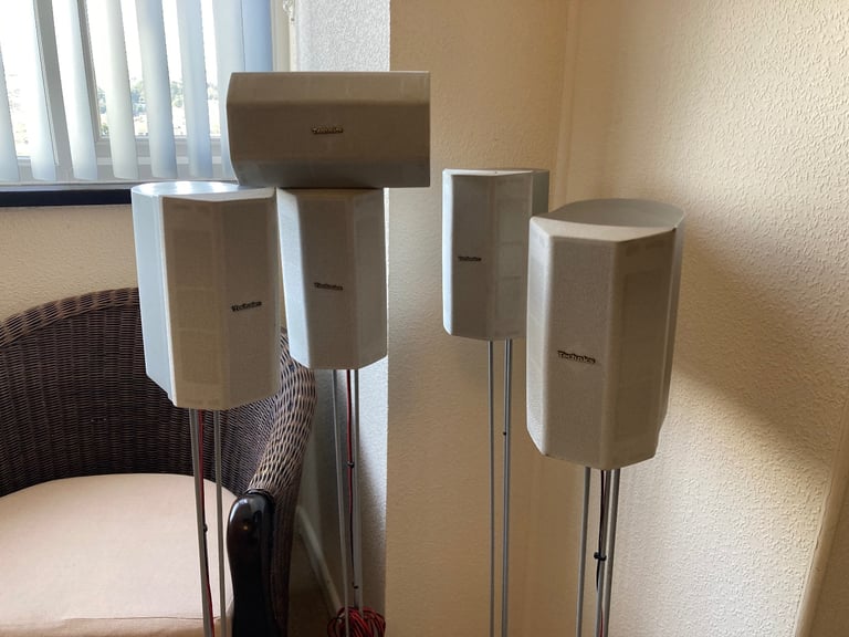 TECHNICS DOLBY 5:2 Channel SURROUND SOUND SYSTEM WITH DVD PLAYER