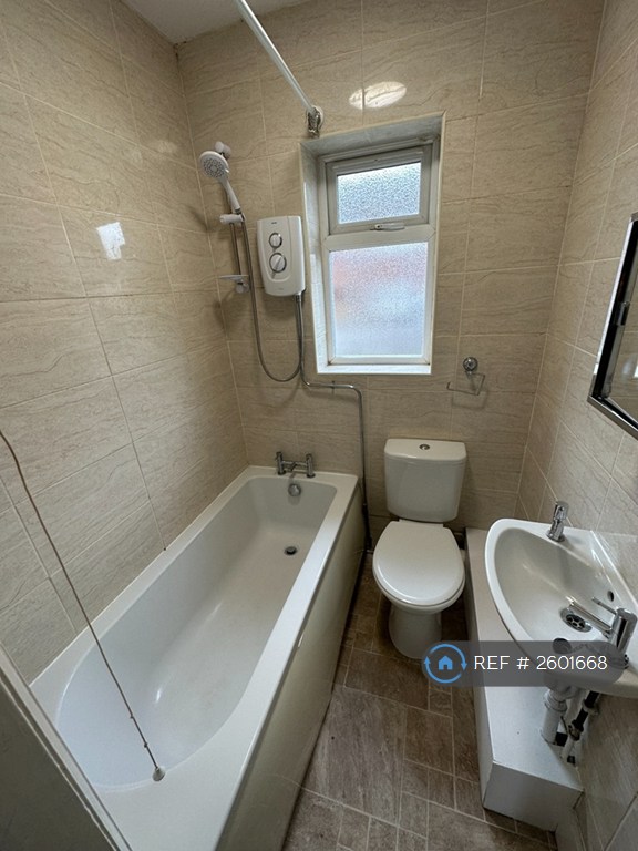 2 bedroom house in Leasowe Road, Leeds, LS10 (2 bed) (#2601668)