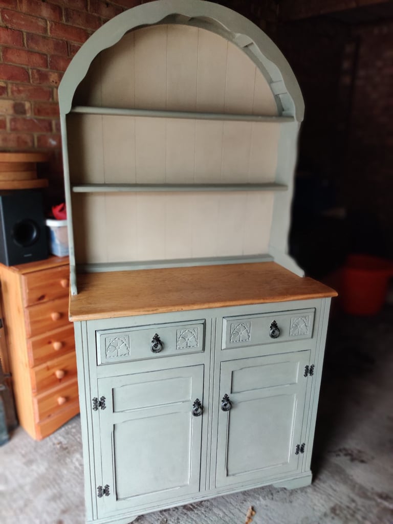 Kitchen dresser unit