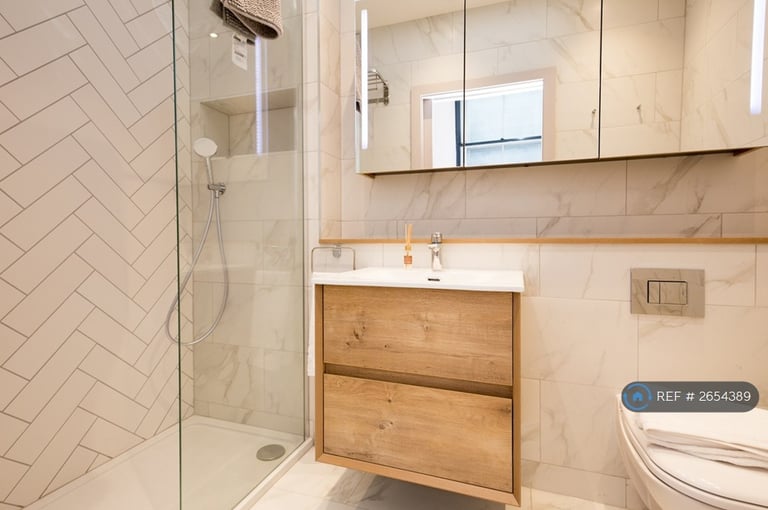 2 bedroom flat in Charlotte Street, Manchester, M1 (2 bed) (#2654389)