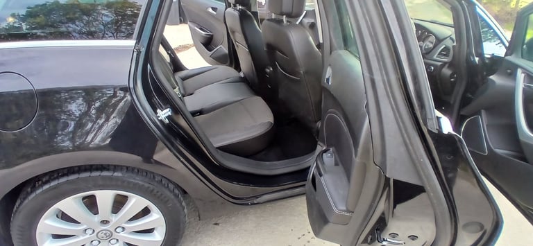 2011 Vauxhall Astra 2.0 Cdti Se Auto Estate 47000 Miles