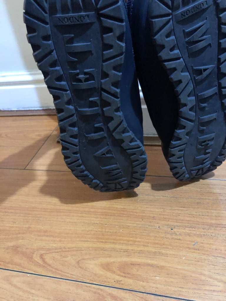 Men’s trainers - new condition navy mallets size 8