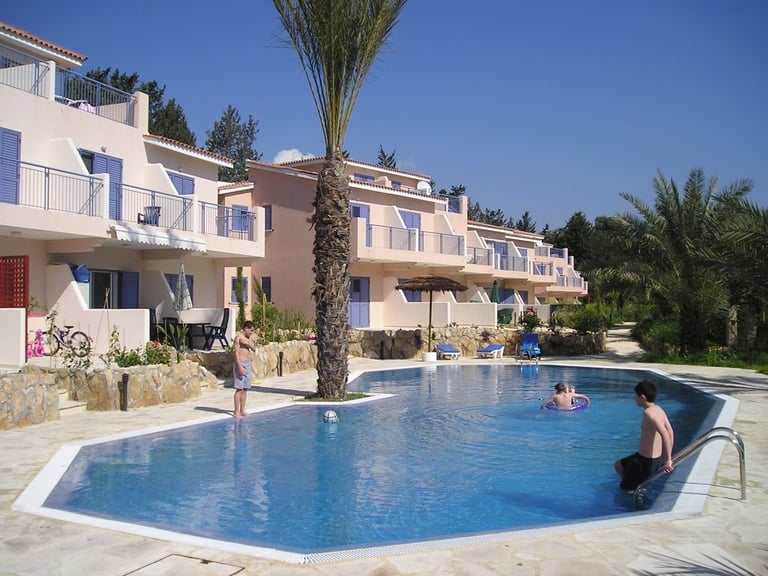 VILLA HOLIDAY ACCOMMODATION FOR RENT IN PAPHOS CYPRUS IDEAL FOR WEDDING GUESTS