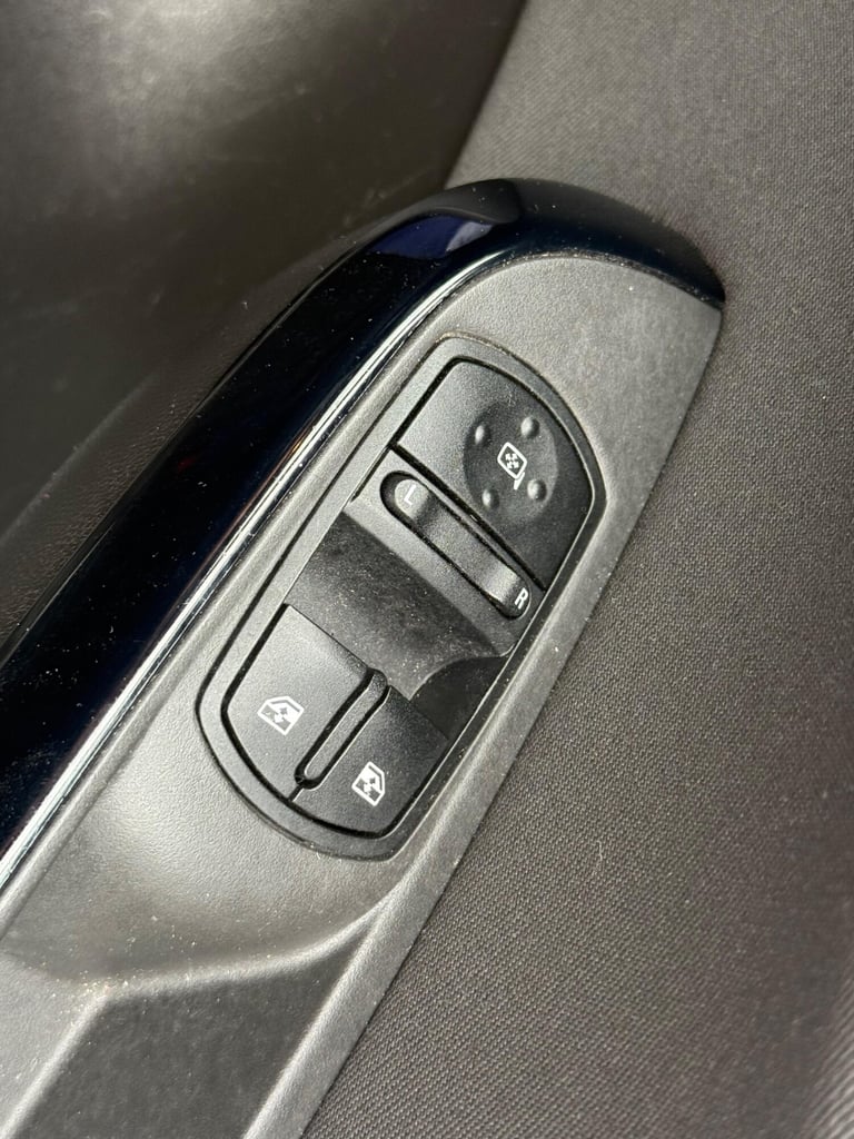 2015 Vauxhall Corsa 1.4i ecoFLEX Energy Euro 6 5dr (a/c) HATCHBACK Petrol Manual