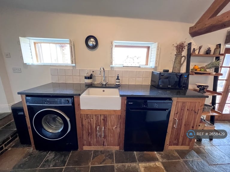 3 bedroom house in Manor Farm Court, Gaydon, Warwick, CV35 (3 bed) (#2658429)