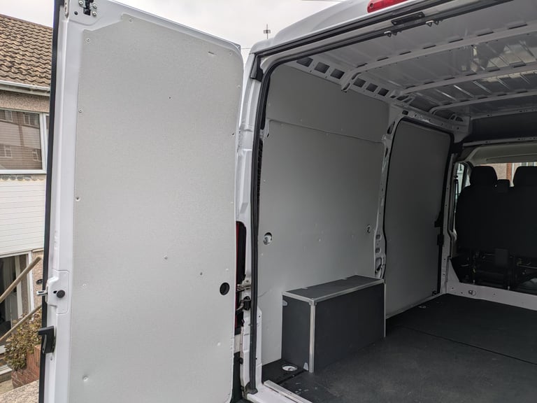 image for Boxer Relay Ducato MWB H2L2 plastic lining and composite floor