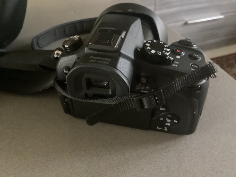 Pansonic FZ1000 Digital Camera